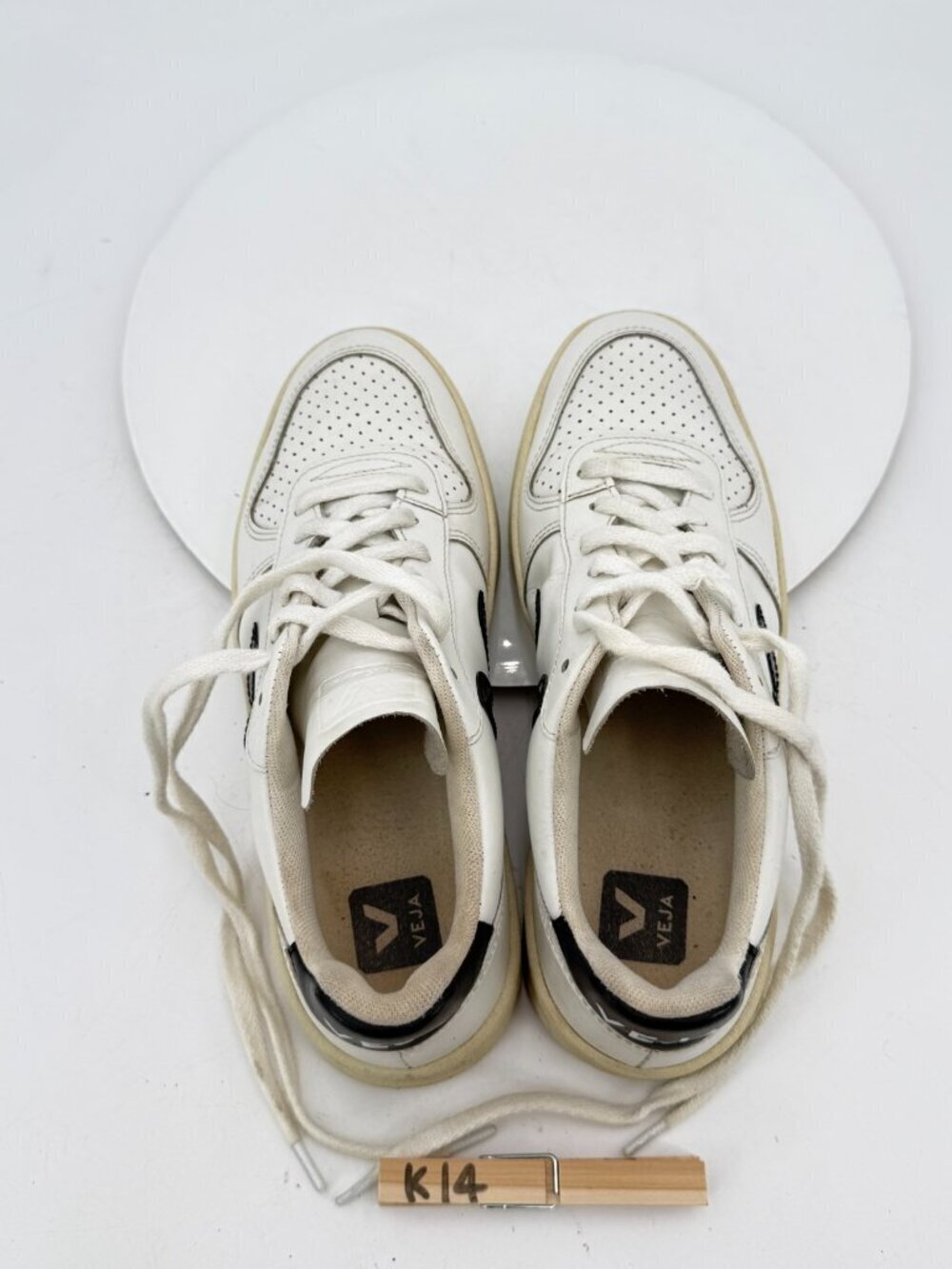 Veja V-10 Women Size 8 White Leather Black V Logo Training Shoes - Picture 9 of 12